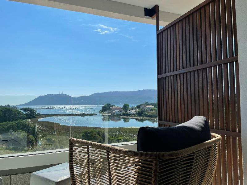 Junior King Suite with Sofa Bed and Sea View image 2