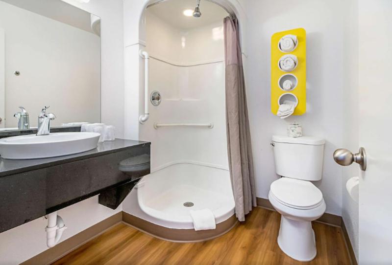 Deluxe Double Room image 2