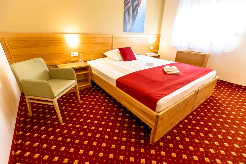 Single Room image 3