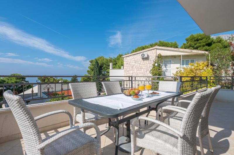 Apartment with Sea View image 1