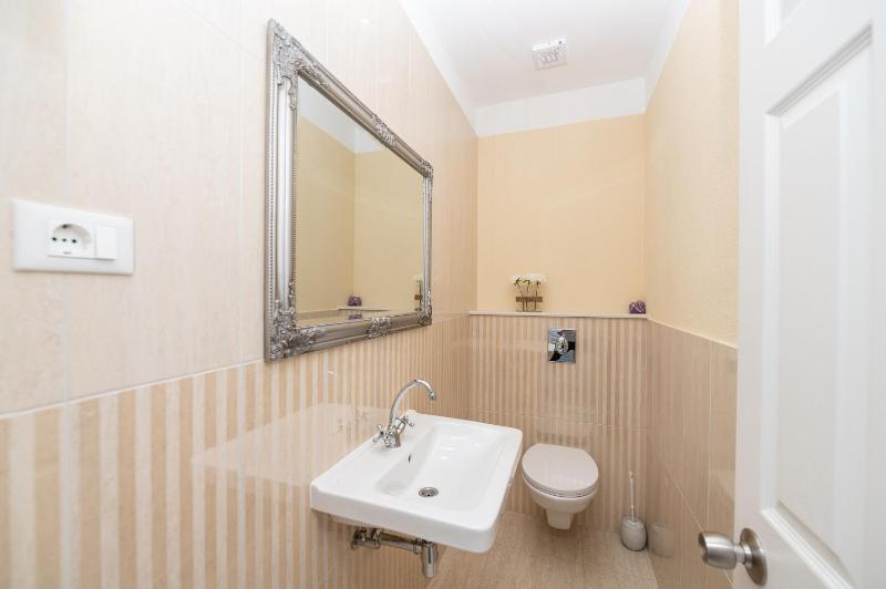 Deluxe Apartment image 2