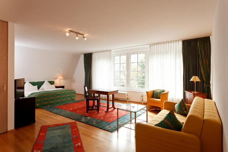Deluxe Double Room image 4