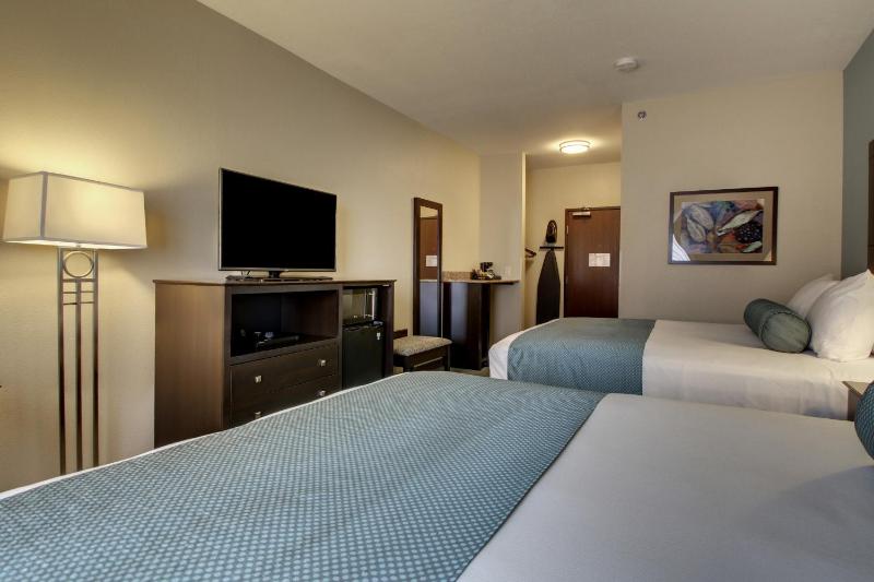 Queen Room with Two Queen Beds - Non-Smoking image 4