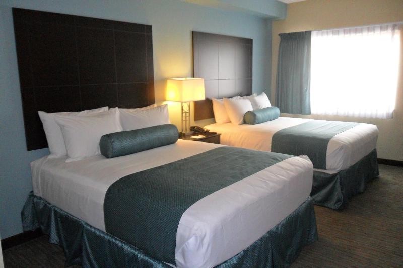 Queen Room with Two Queen Beds - Non-Smoking image 3