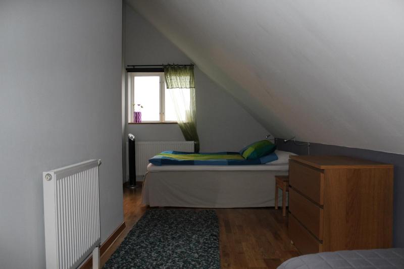 Twin Room image 4