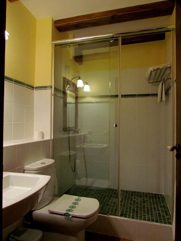 Double or Twin Room image 4