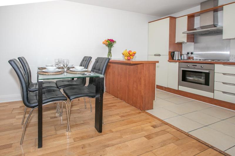 One-Bedroom Apartment image 3