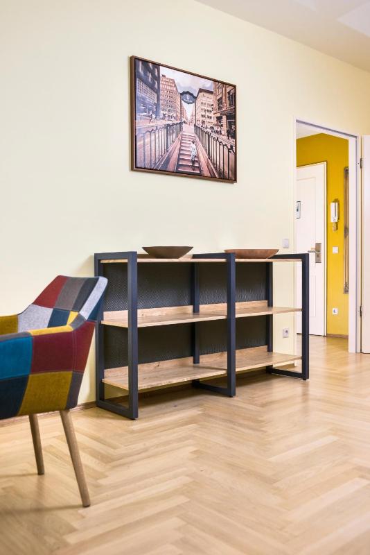 One-Bedroom Apartment - Bundesallee 203 image 2