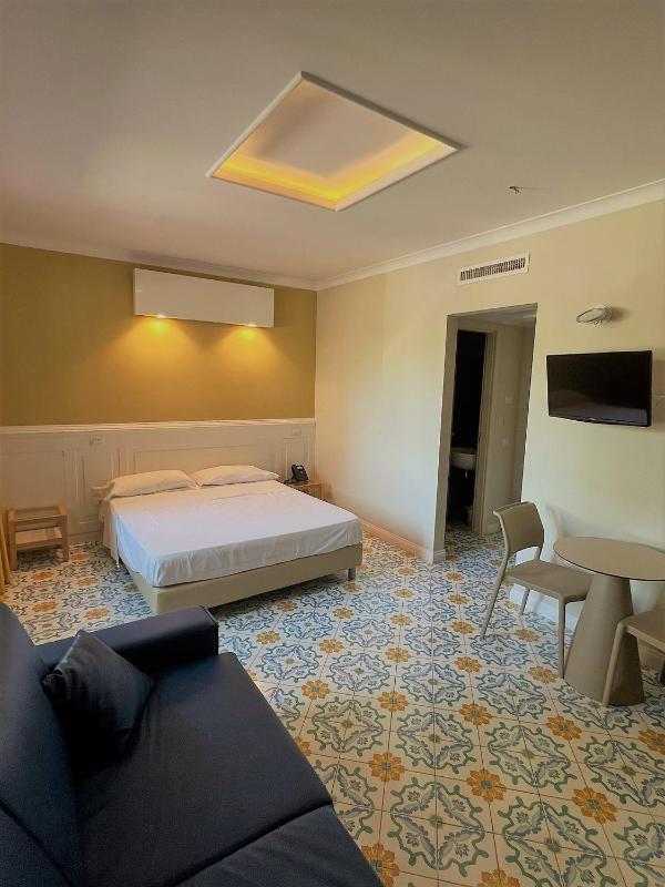 Deluxe Family Room image 1