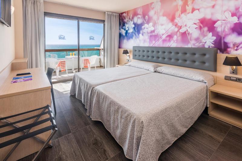 Premium Double Room image 4