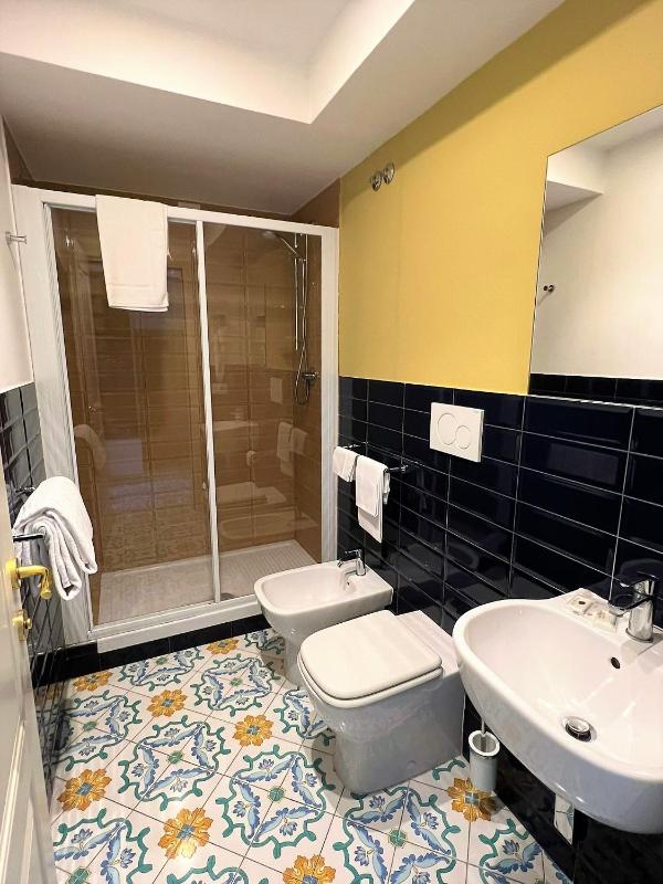 Deluxe Family Room image 3