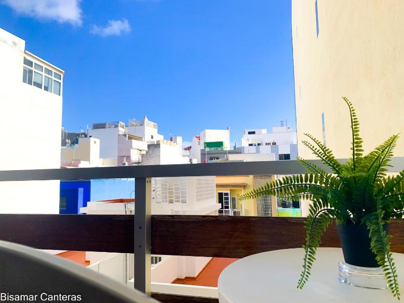 Studio with Balcony image 1