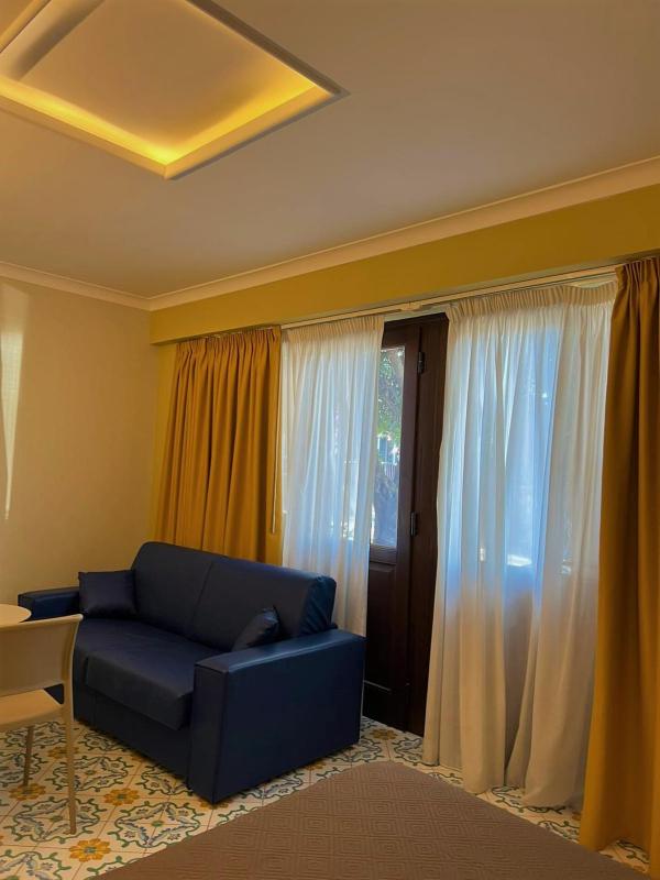 Deluxe Family Room image 2