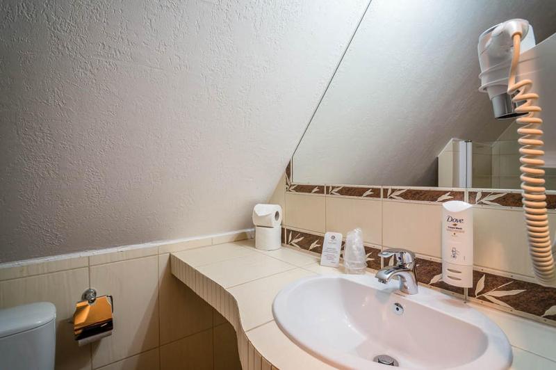 Quadruple Room image 4
