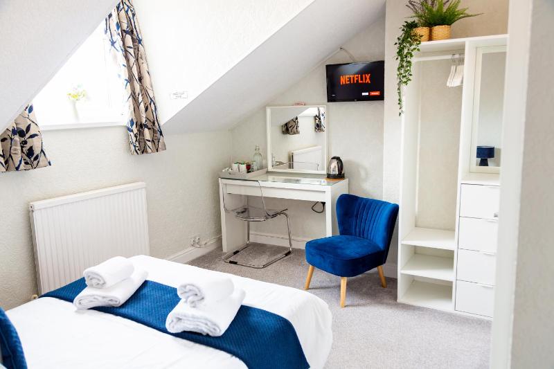 Double Room with Private Bathroom image 1