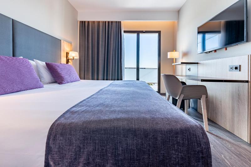 Double Room with Sea View and Terrace image 1