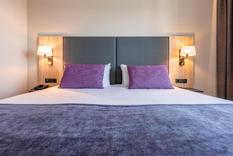 Double Room with Garden View and Terrace image 3