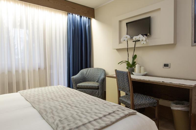 Economy Double or Twin Room image 3