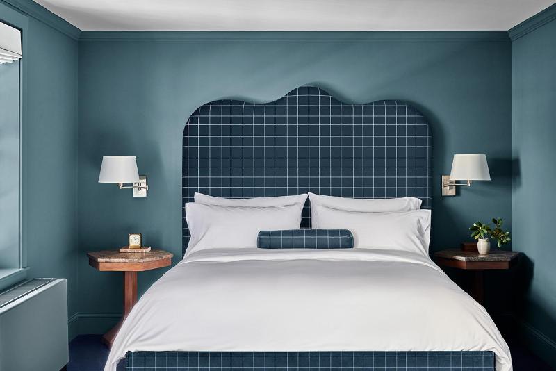 Deluxe King or Queen Room image 4