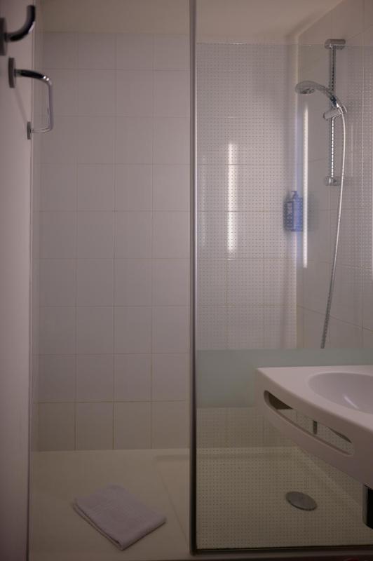 Standard Twin Room image 2