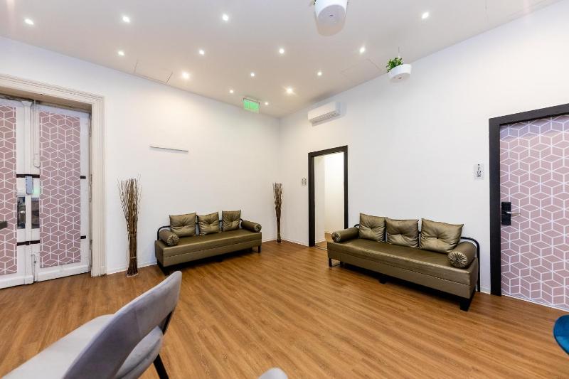 Adagio Downtown Rooms - image 3