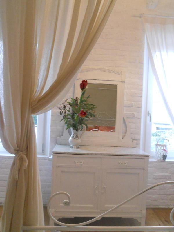 Queen Room with Balcony image 4