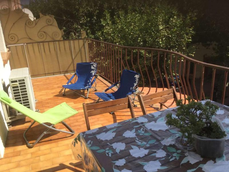 Appartement 3 pièces avec grande terrasse, à 100m des plages et commerces, cœur de Banyuls - FR-1-225C-90 Images