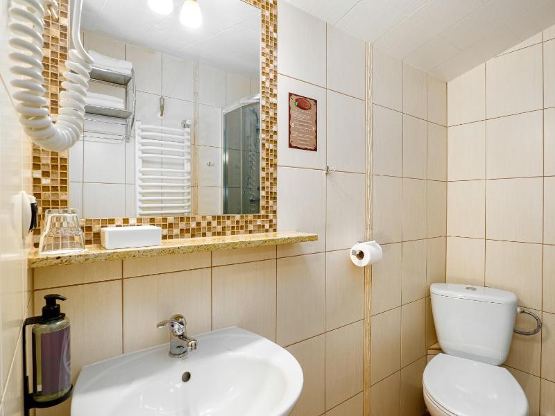 Classic Twin Room image 3