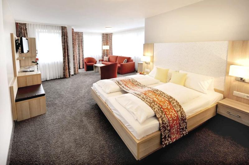 Deluxe Double Room  image 2