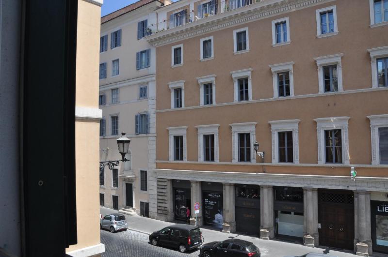 Standard Quadruple Room image 2