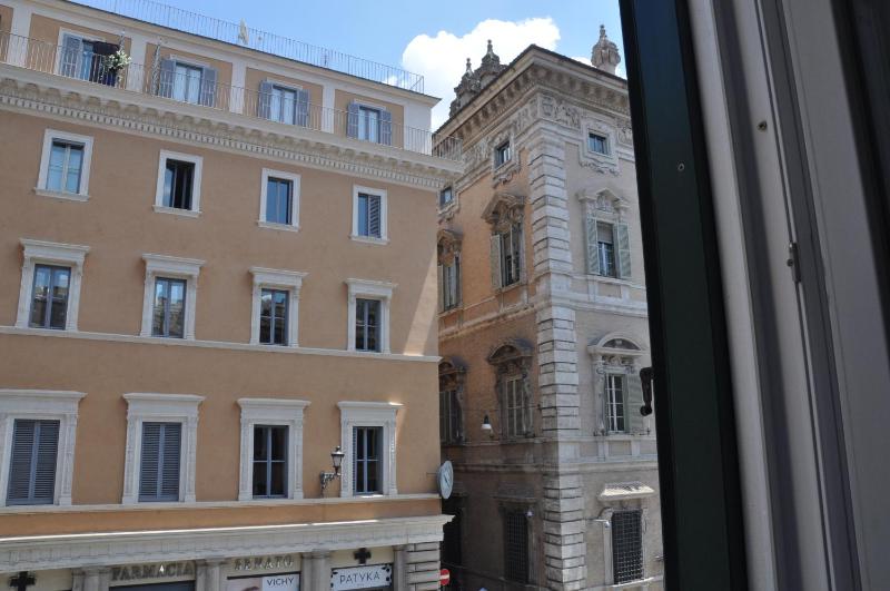 Standard Quadruple Room image 3