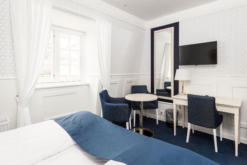 Superior Double Room image 3