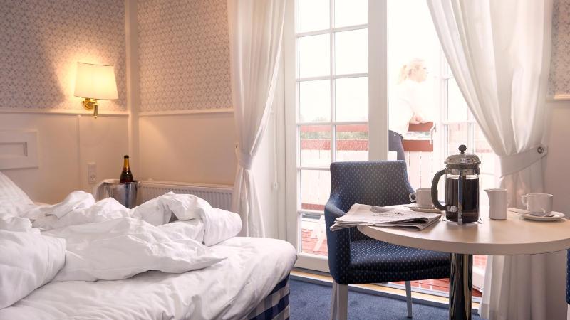 Double Room with Patio image 3