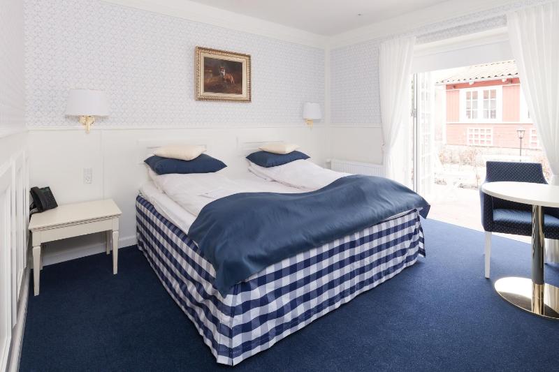 Double Room with Patio image 2