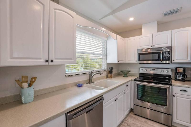 On Point - 811 Jacaranda Rd - image 37