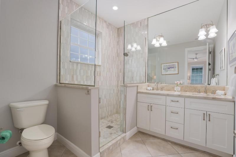 Absolute Paradise - 2114 Avenue A - image 19