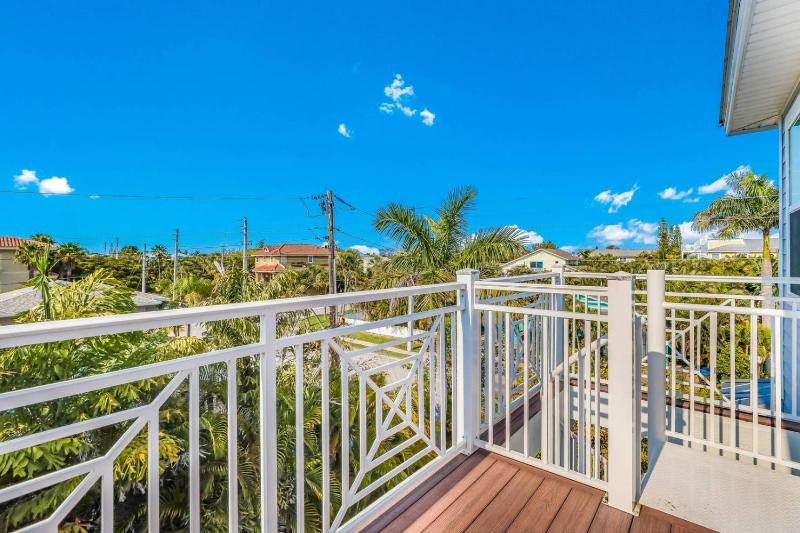 Turtle Cove - 112 - 72nd St - image 2