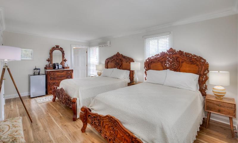 Premier Room with Two Queen Beds image 4