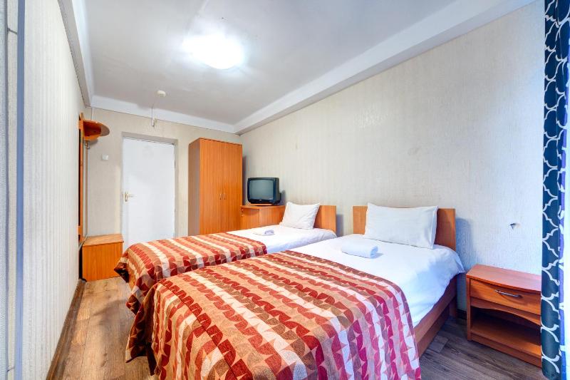 Twin Room with Shared Bathroom image 4