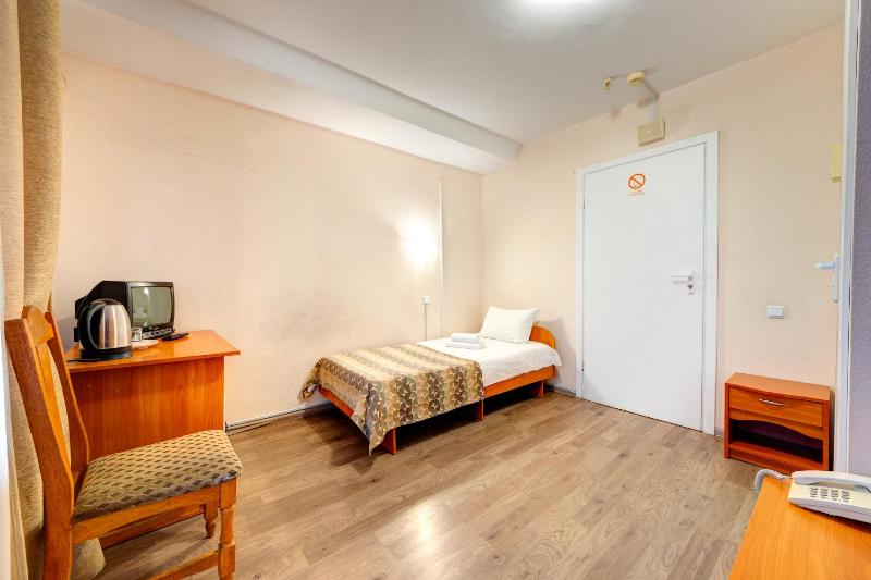 Standard Single Room image 3
