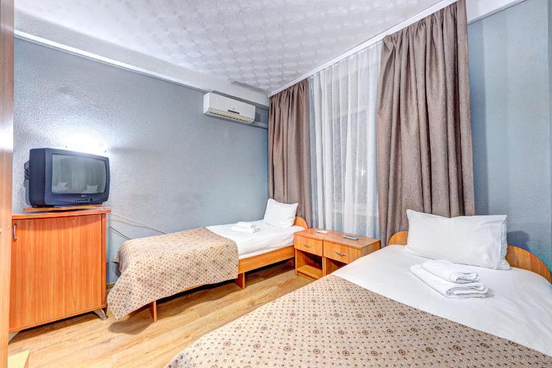 Standard Double or Twin Room image 3