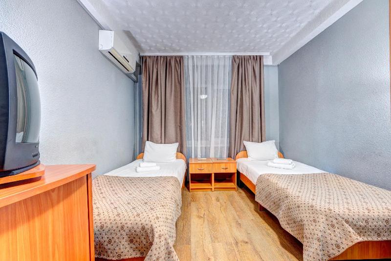 Standard Double or Twin Room image 4