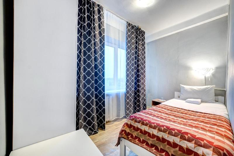 Single Room with Shared Bathroom image 4
