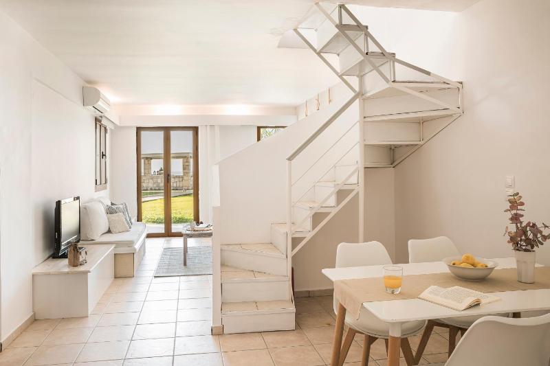Agnanti Suites - image 13