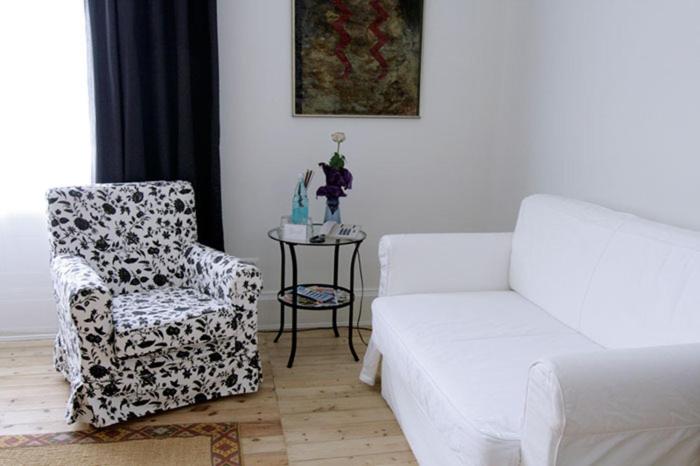 Double Room image 4
