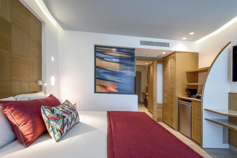 Two Bedroom Family Pool or Sea View image 4