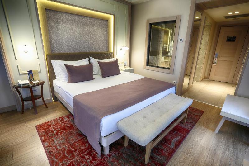 Standard Double Room image 2