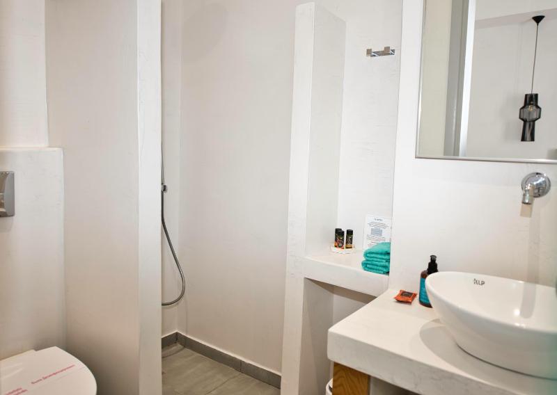 Double or Twin Room image 4