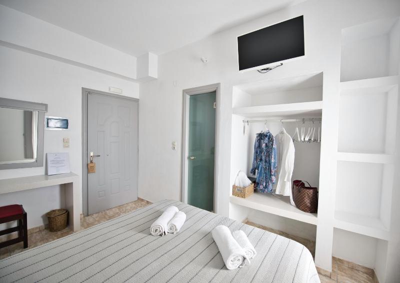 Double or Twin Room image 3