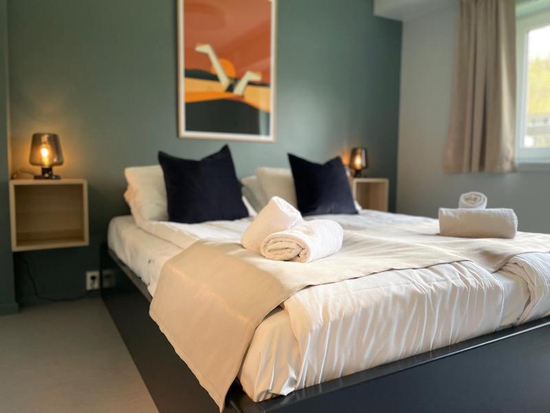 Standard Twin Room with Shared Bathroom image 1